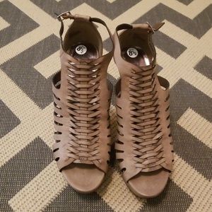 Light Brown Madden Girl Wedges